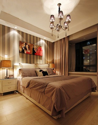 简约浪漫现代风卧室竖条纹背景墙设计图