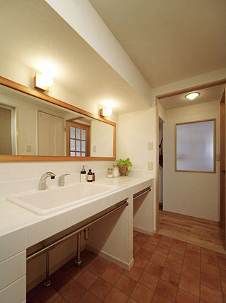 清新日式风格卫生间洗手台设计装修案例图