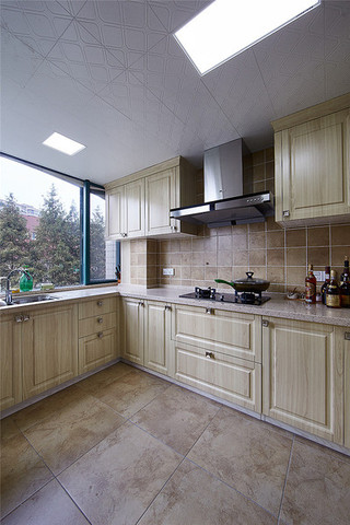 15平宽敞简美装修设计厨房窗户效果图