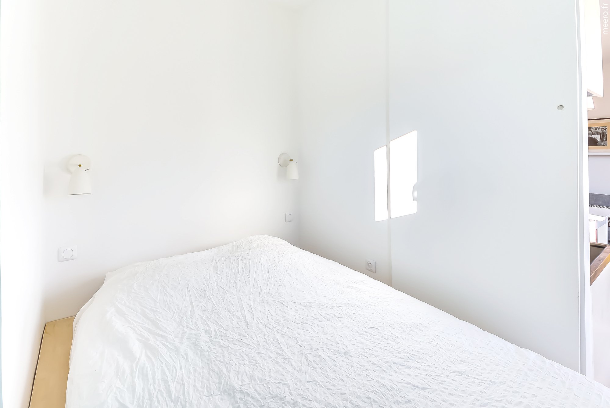 白色明亮简约风格小卧室效果图