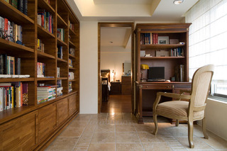 实木中式现代混搭书房多层书架设计