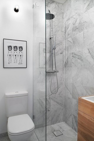 朴素北欧装修风格大理石卫生间淋浴房装修案例图