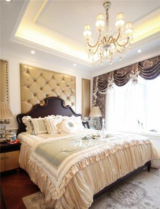 甜美复古欧式卧室金色软包背景墙装饰
