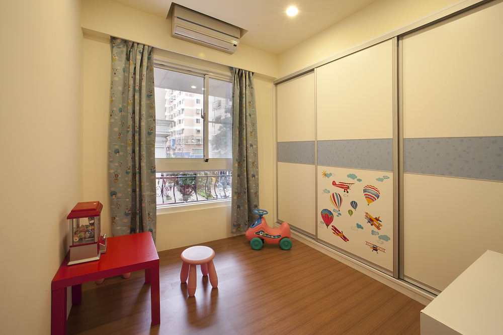 现代简约家居设计儿童房衣柜欣赏
