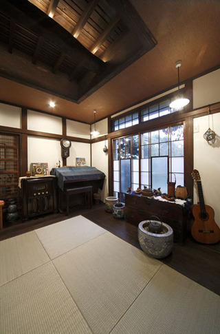 古朴幽静传统日式客厅吊顶设计图