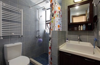 简约现代风格小卫生间淋浴房拉帘设计