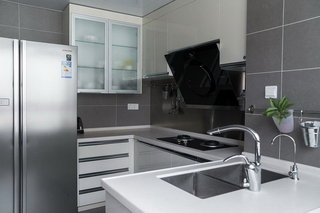 4平米现代时尚灰色小厨房设计装修图