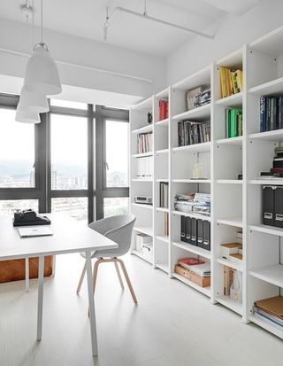 洁净极简主义风格公寓书房书柜设计效果图