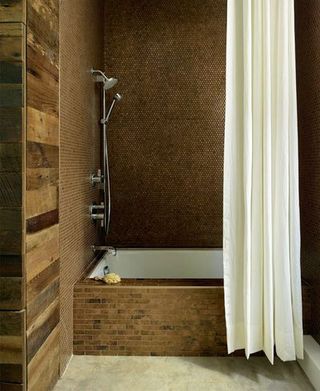 原木复古北欧风格别墅浴室装修图
