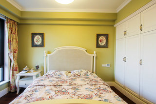 暖色系美式风格卧室背景墙装潢效果图