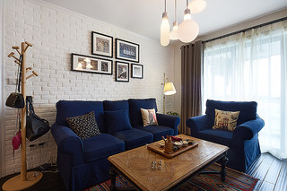 简洁北欧美式混搭风格客厅深蓝色沙发装饰欣赏图
