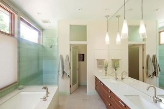 简洁美式现代设计风格别墅卫生间装修图