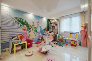 童趣梦幻现代儿童房手绘墙装饰效果图