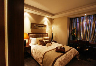 古典豪华中式风格卧室床头匾幅装饰效果图片