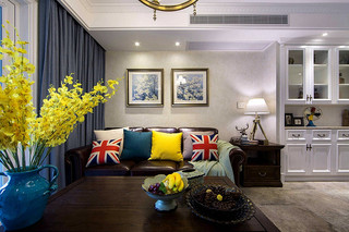混搭美式风格三居室客厅沙发与靠垫装饰图片