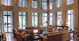 简约现代设计别墅挑高客厅窗户室内效果图