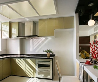 简洁时尚现代装修风格厨房玻璃吊顶效果图片