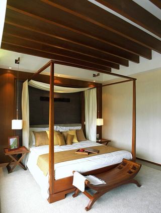 原木韵味东南亚风格别墅卧室设计装修效果图