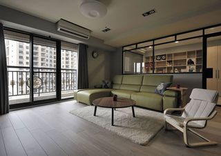 简约宜家风格设计客厅沙发玻璃隔断效果图