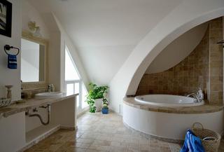 蓝白清凉地中海风格别墅圆弧形卫生间设计欣赏图