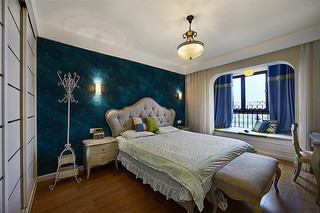 深蓝色美式卧室床头背景墙及窗帘装饰效果图