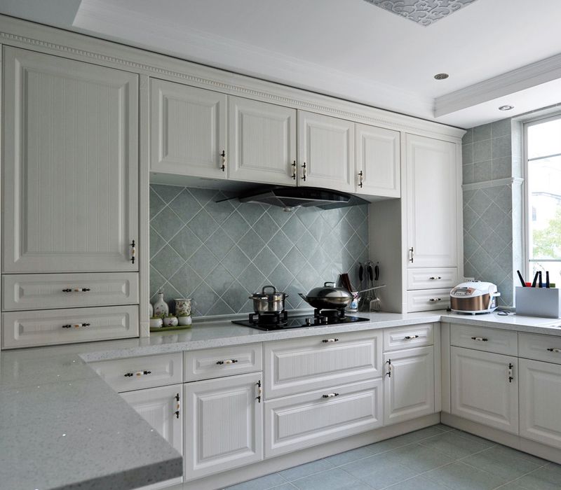 优雅简欧风格厨房白色橱柜效果图