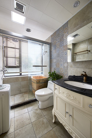 美式灰色精美卫生间开放式淋浴房设计图