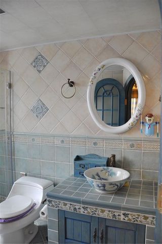 地中海风格室内卫生间蓝白色搭配装修图片