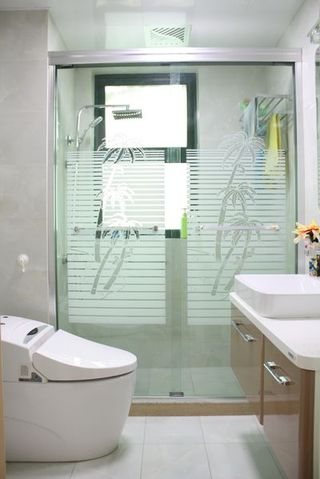 现代家居卫生间淋浴房设计欣赏图