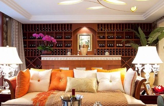 东南亚豪华风格室内实木酒柜设计案例图