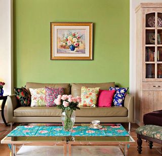 多彩田园风格客厅绿色沙发背景墙效果图片