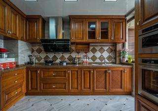 复古欧式设计厨房原木橱柜效果图