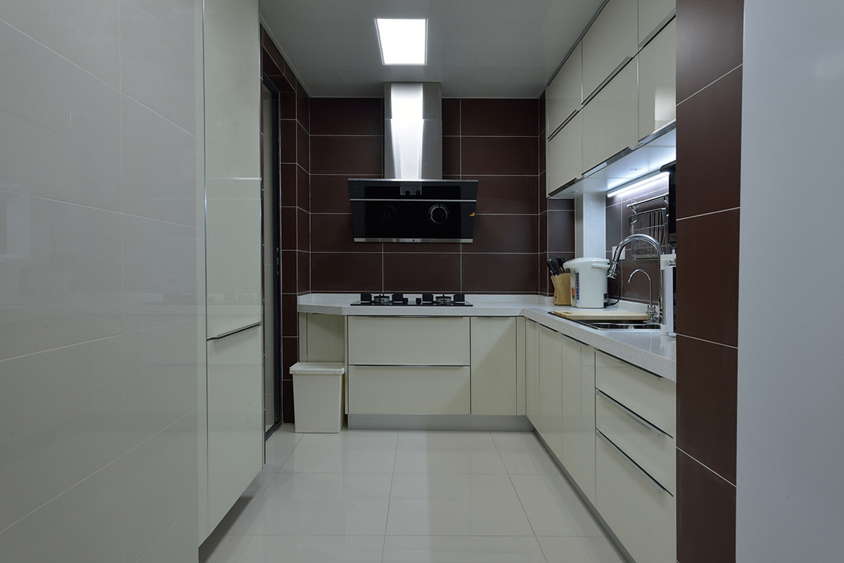 现代简约8平米白色厨房装饰效果图