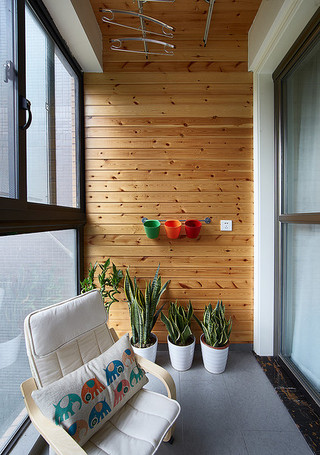 封闭式美式二居室小阳台实木背景墙效果图
